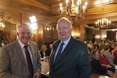 Veranstalter Tankred Schaer von der Bücherstube Rielasingen mit Willy Wimmer, ehemaliger Parlamentarischer Staatssekretär im Verteidigungsministerium und bis 2000 Vize-Präsident der OSZE.